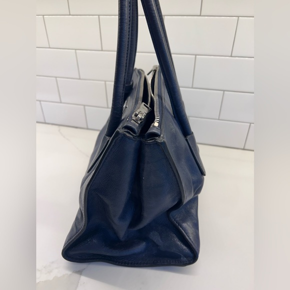 Prada bag - Picture 3 of 5